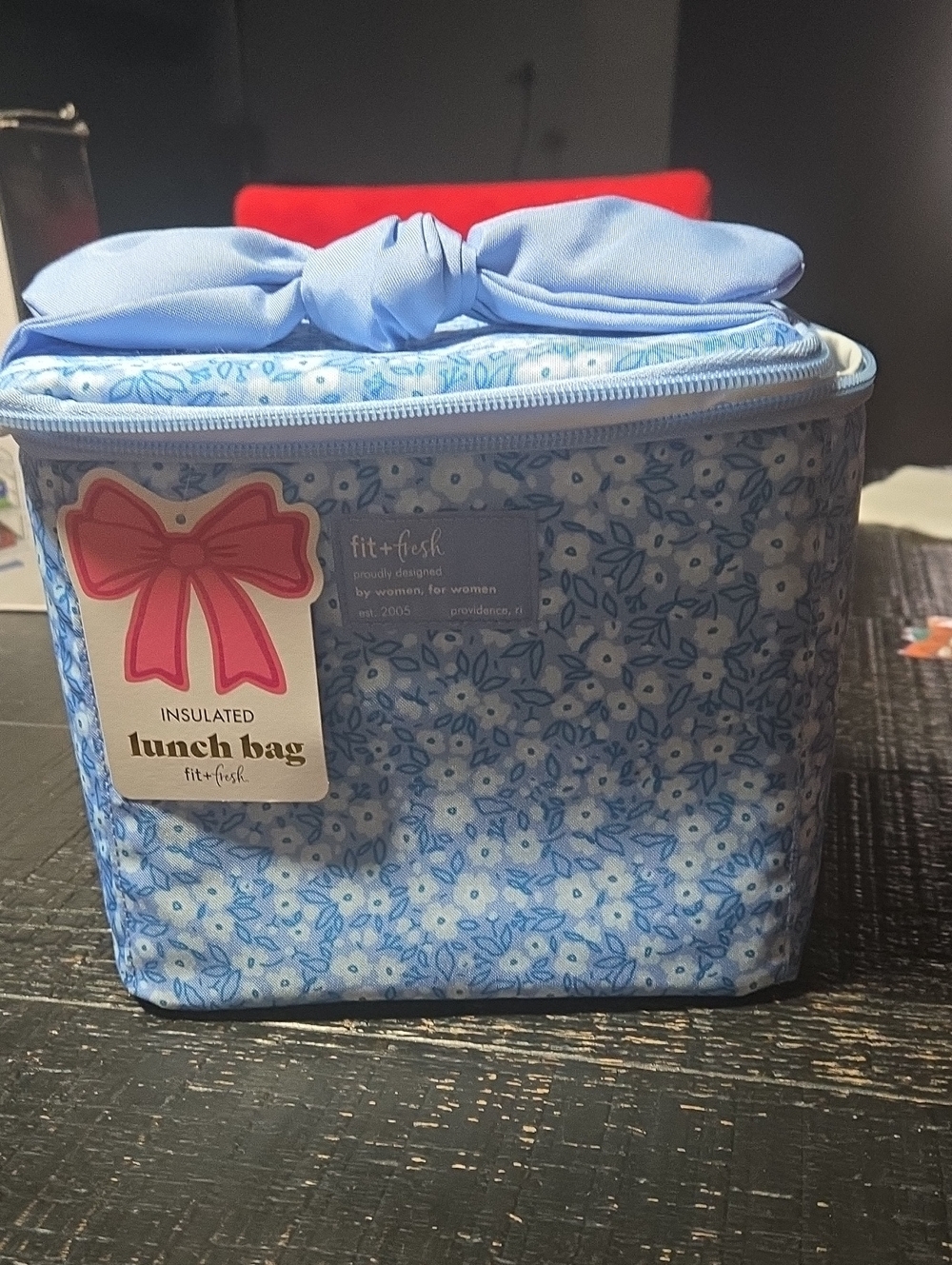 Fit + Fresh Luna Bow Kids Insulated Lunch Bag in the pattern Cornflower in Bloom